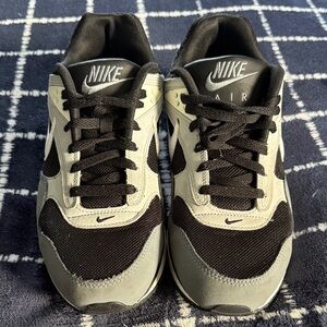 Nike Men's Black and Cream Sneakers